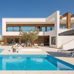Old Olive Viii By Interhome 沃德年