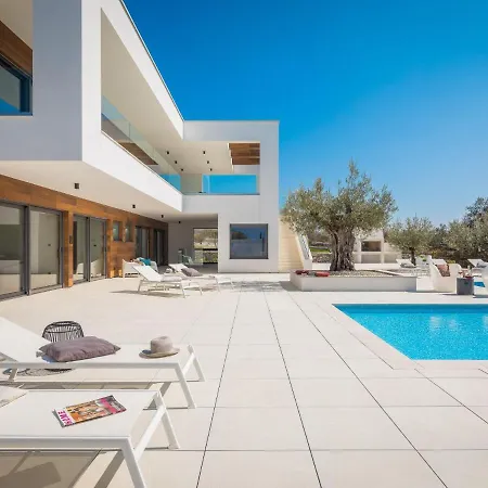 Willa Old Olive Viii By Interhome