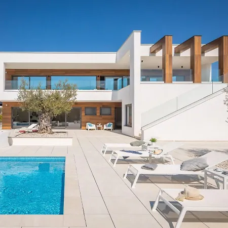 Old Olive Viii By Interhome *