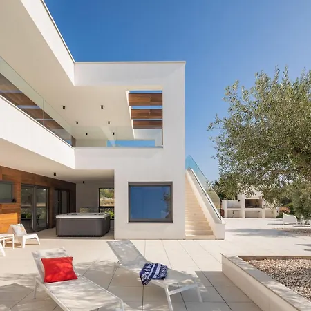 Old Olive Viii By Interhome וילה וודניאן